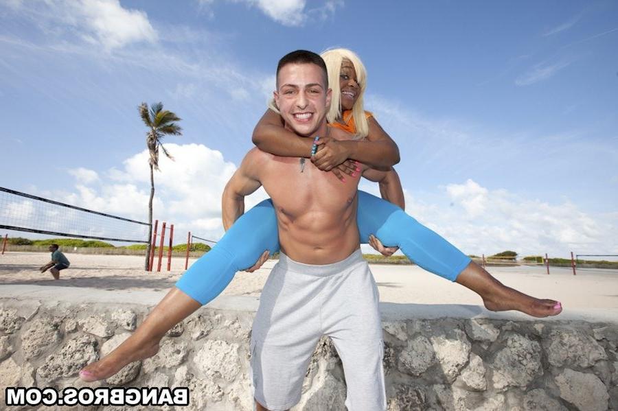 16P Big ass ebony chick with blond hair goes white
