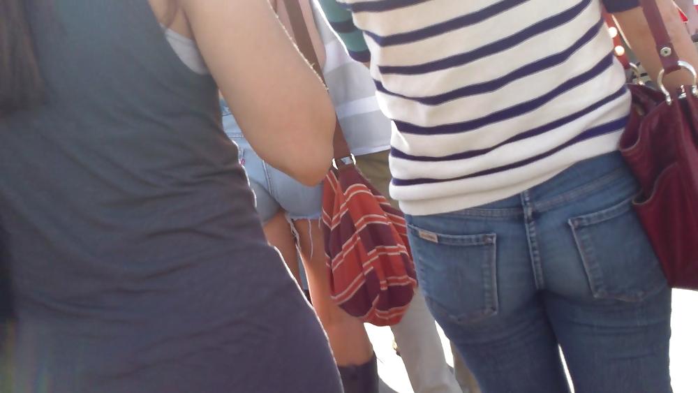 25P Beefy teen ass and butts in blue jeans 