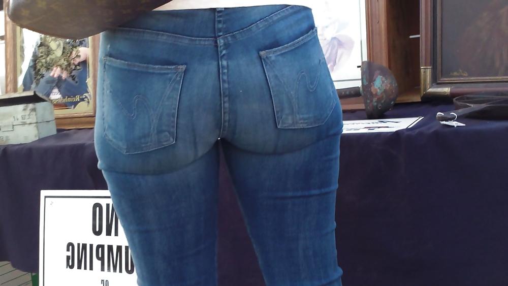 25P Beefy teen ass and butts in blue jeans 