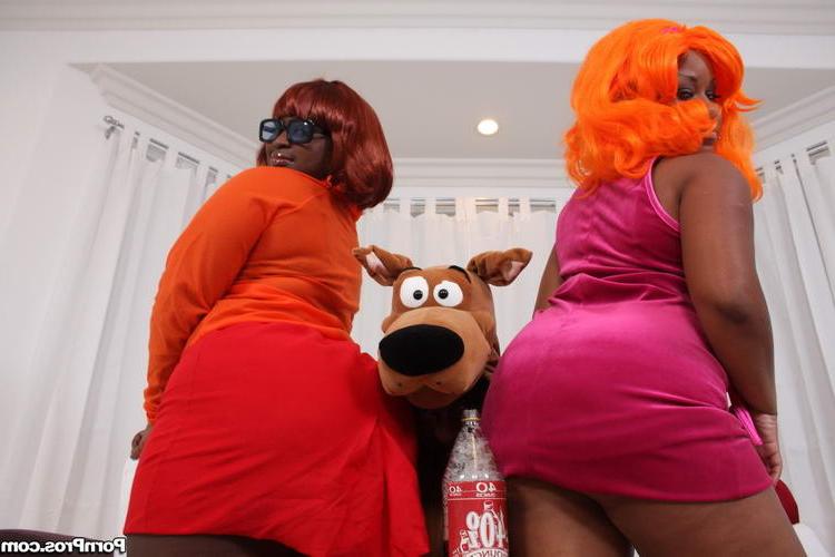 15P Phat ass black slut getting her pussy shattered