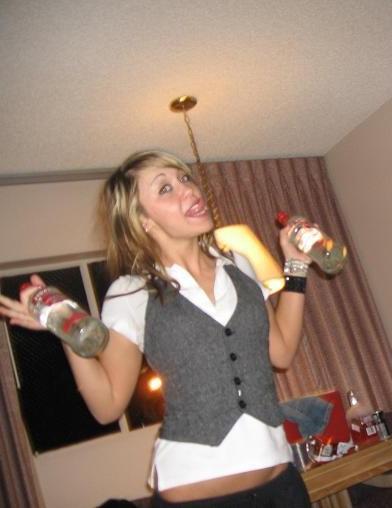 9P Guy pounds girlfriend and cums on her butts in home pics