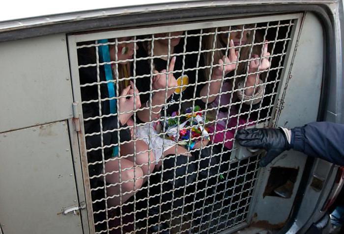 19P FEMEN - cool girls protest by public nudity