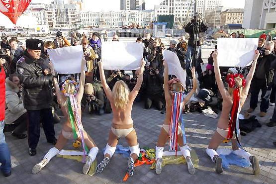 19P FEMEN - cool girls protest by public nudity