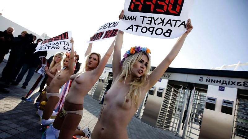 19P FEMEN - cool girls protest by public nudity