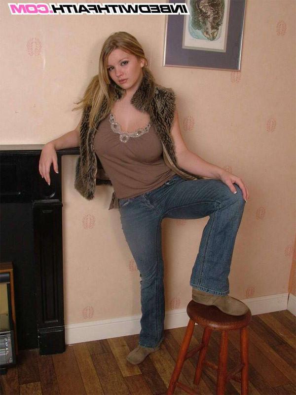 15P Big boobed blohnde playing with her big tits and ass
