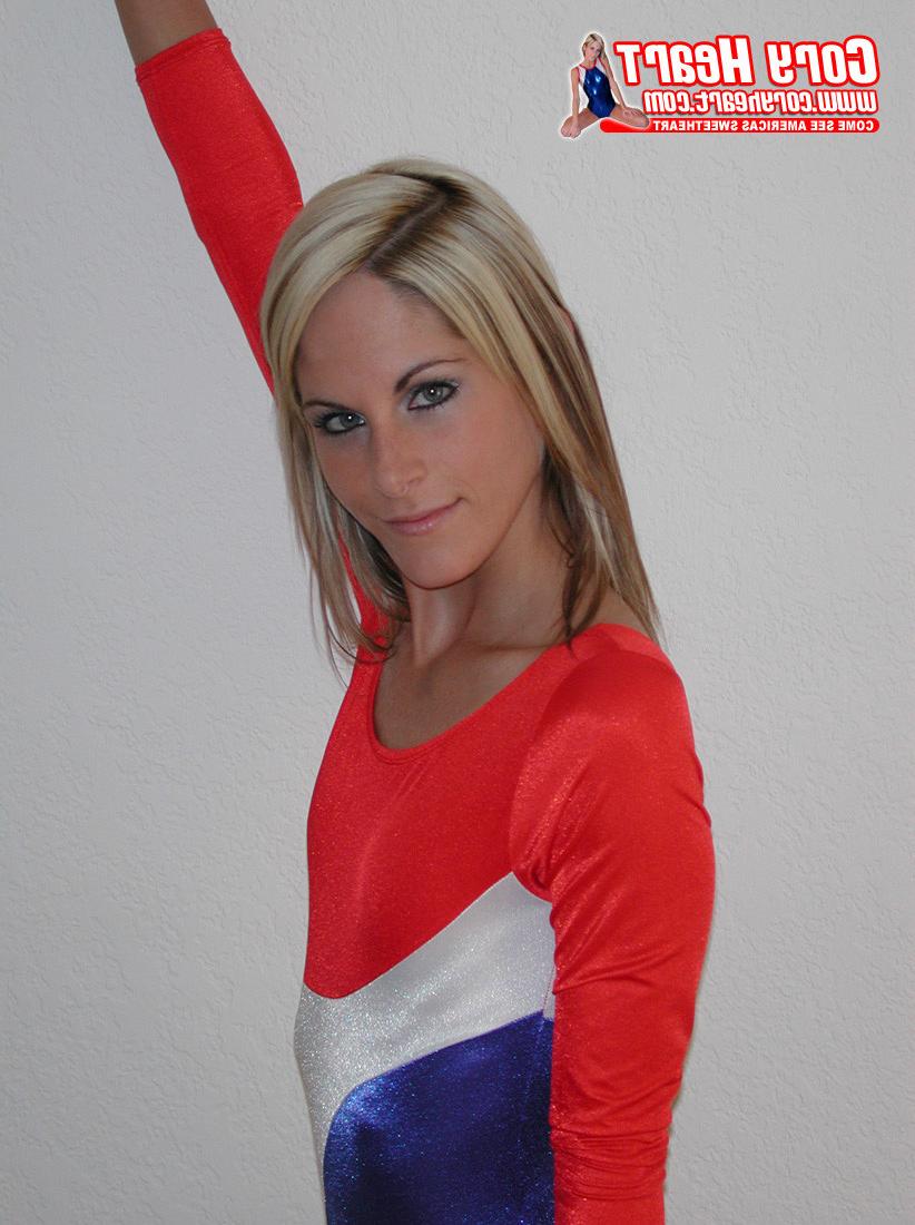 15P hot babe is very flexible