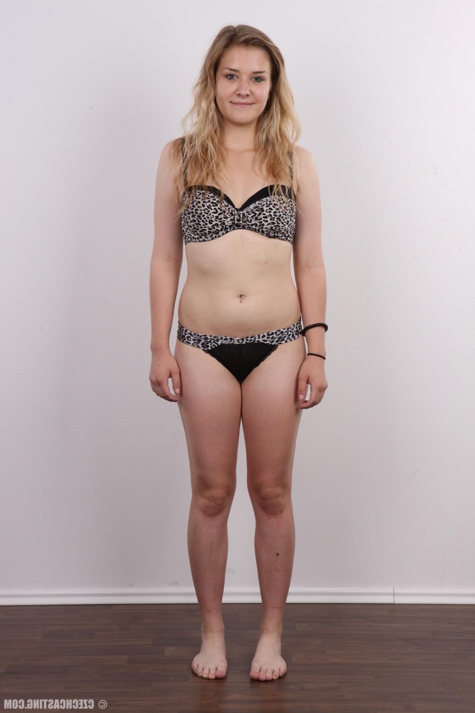 15P Teen with large ass poses naked
