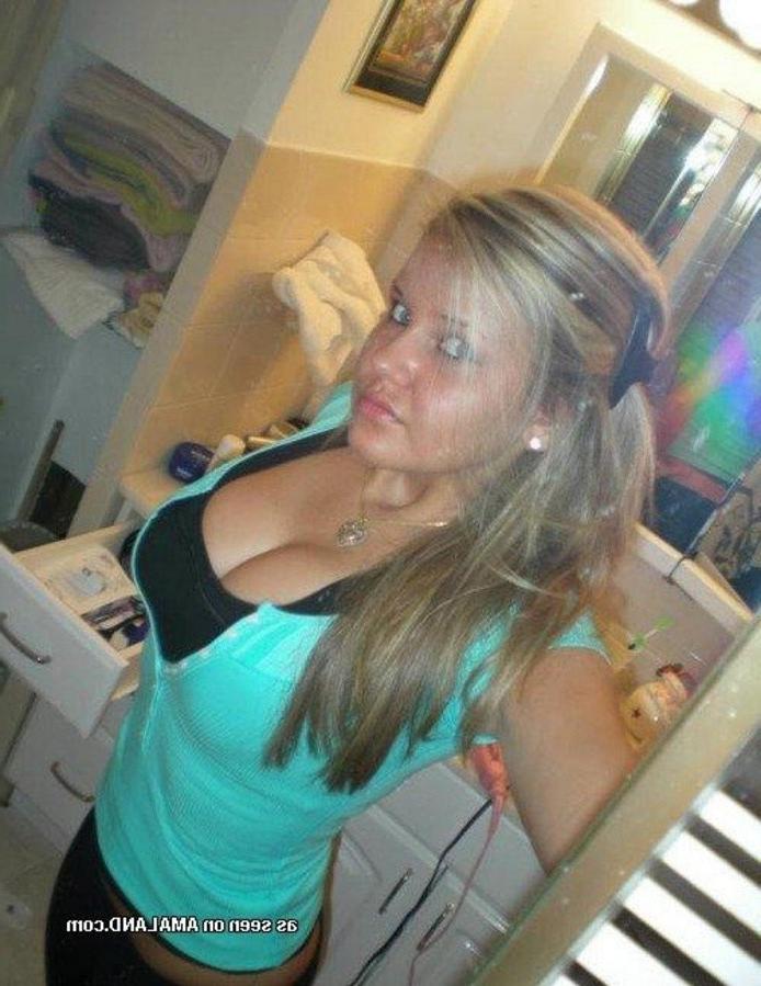 10P Selection of heavy-chested girlfriends posing for the cam