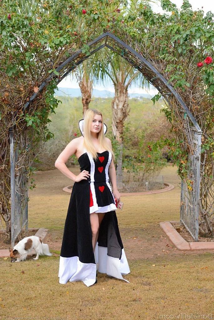 15P Busty Queen of Hearts enjoys her new sex toys outside