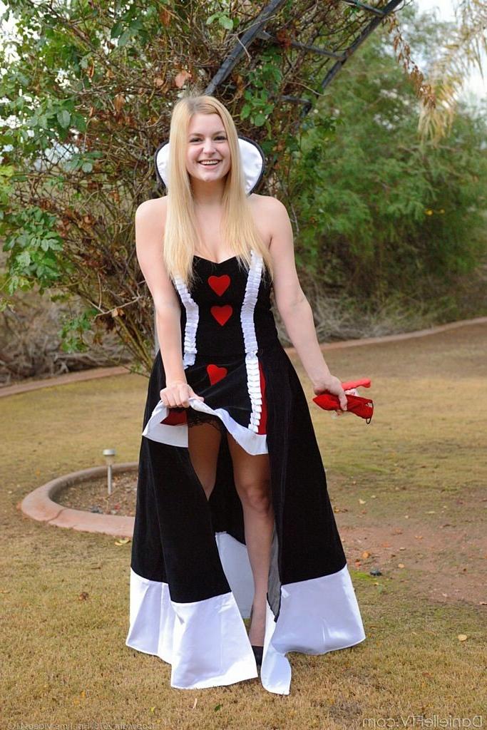 15P Busty Queen of Hearts enjoys her new sex toys outside