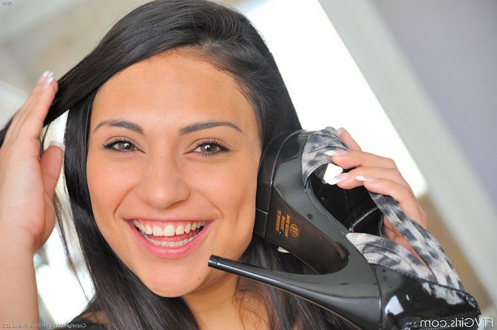 15P Italian beauty masturbates with her long shoe heel