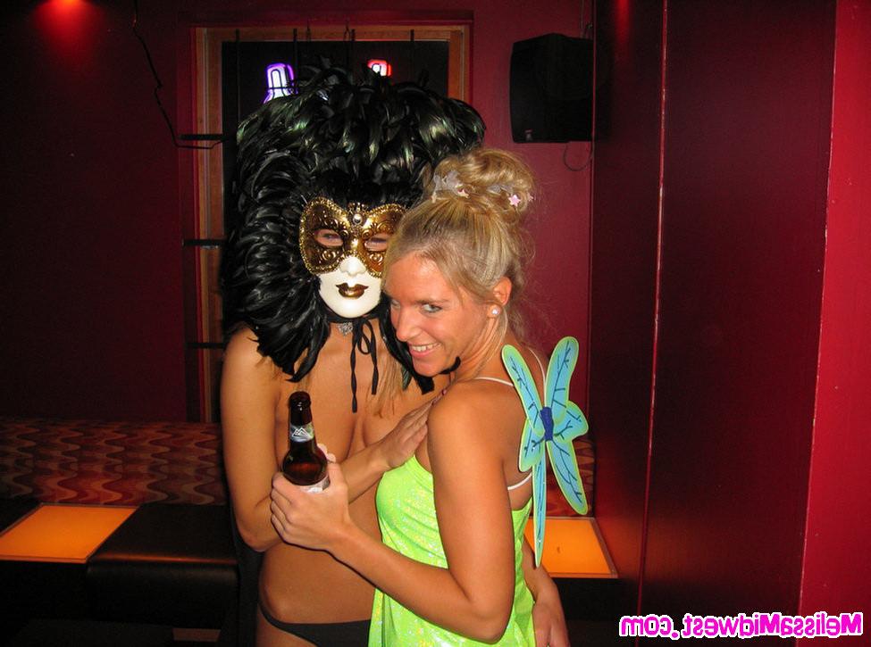 16P Melissa Midwest out on Halloween as Eyes Wide Shut