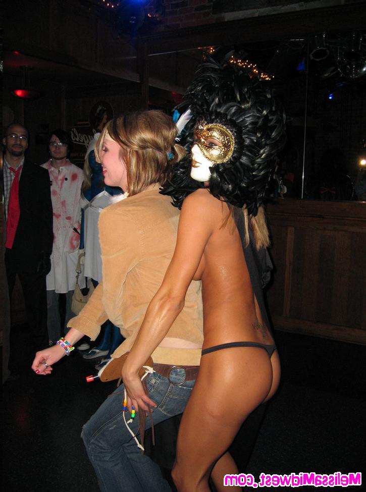 16P Melissa Midwest out on Halloween as Eyes Wide Shut