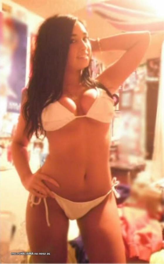 11P Girlfriend teasing her pal in these hot selfpics