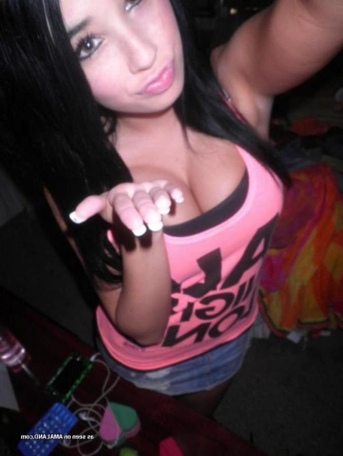 11P Girlfriend teasing her pal in these hot selfpics
