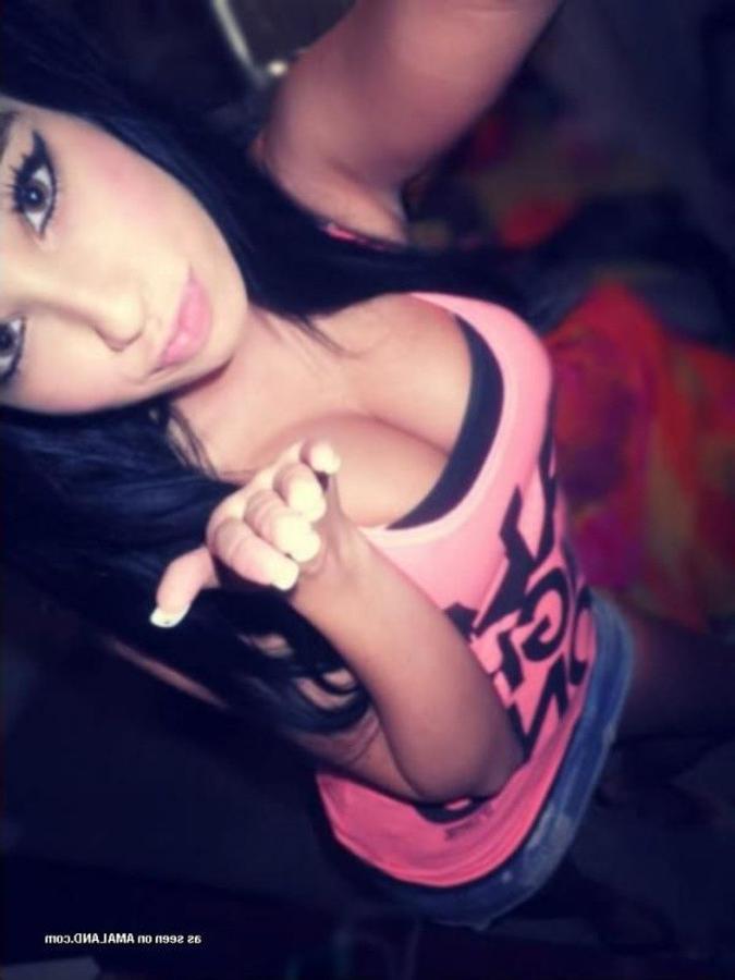 11P Girlfriend teasing her pal in these hot selfpics