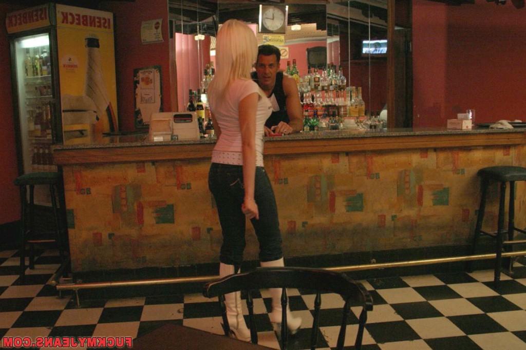 15P Blonde slut in skin tight denim jeans deep throats guys thick shaft