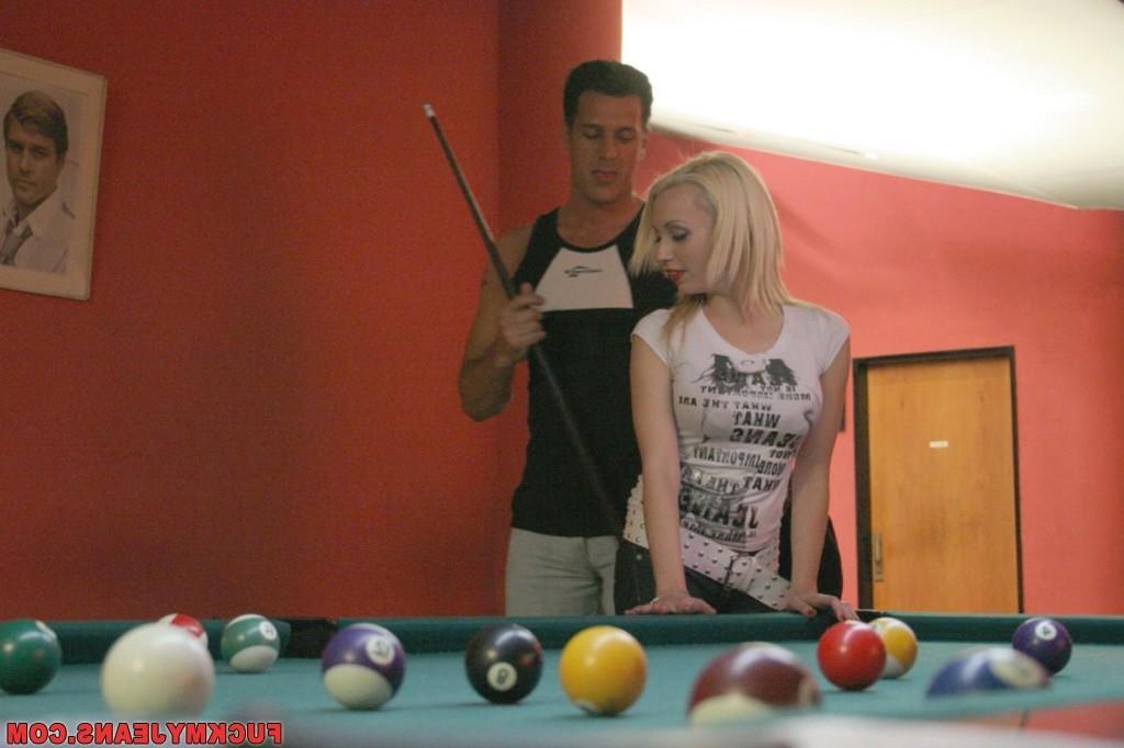 15P Blonde slut in skin tight denim jeans deep throats guys thick shaft
