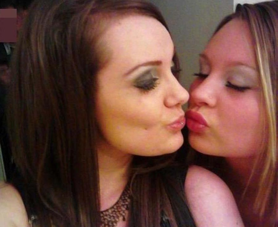 12P Kissing is what lesbians do best