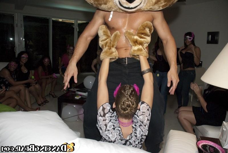 16P Wet and drunken horny girls give head with passion at party