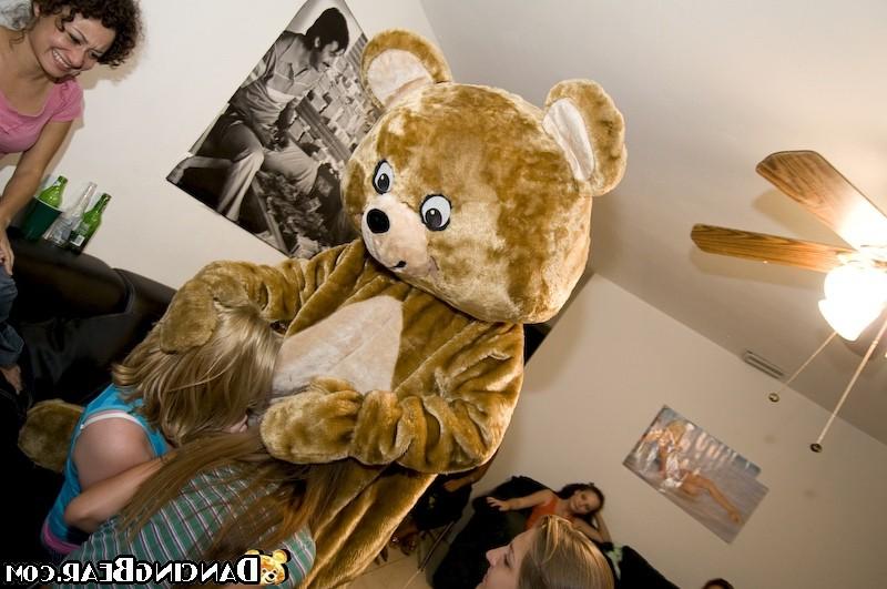 16P Hot bodied strangers giving their ramrods to drunk party girls