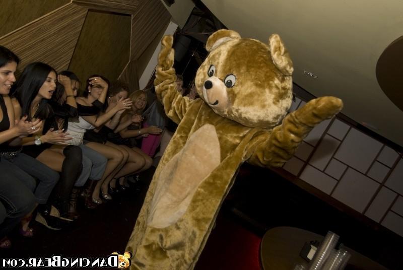 16P Gangbang action during an exciting dirty party at private club