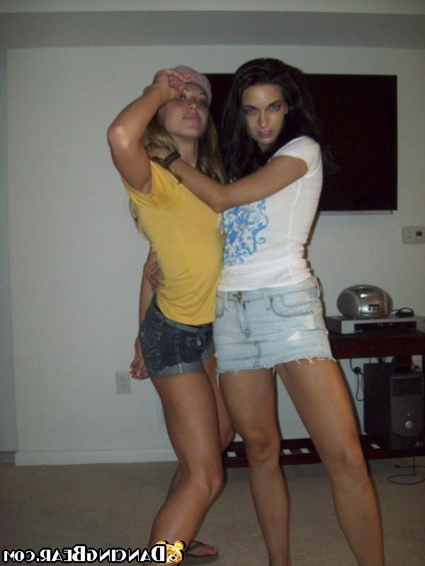16P Wet and drunken horny girls give head with passion at party