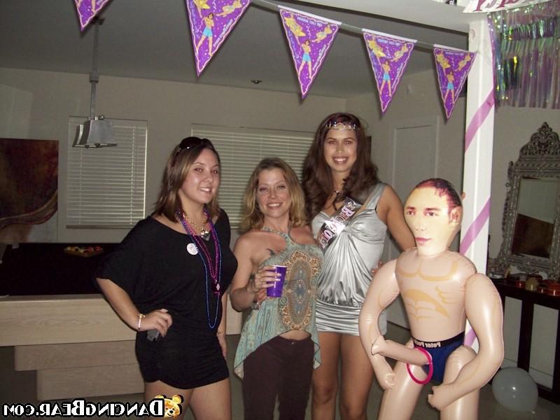 16P Crazy club babes getting penetrated by nasty dudes at party