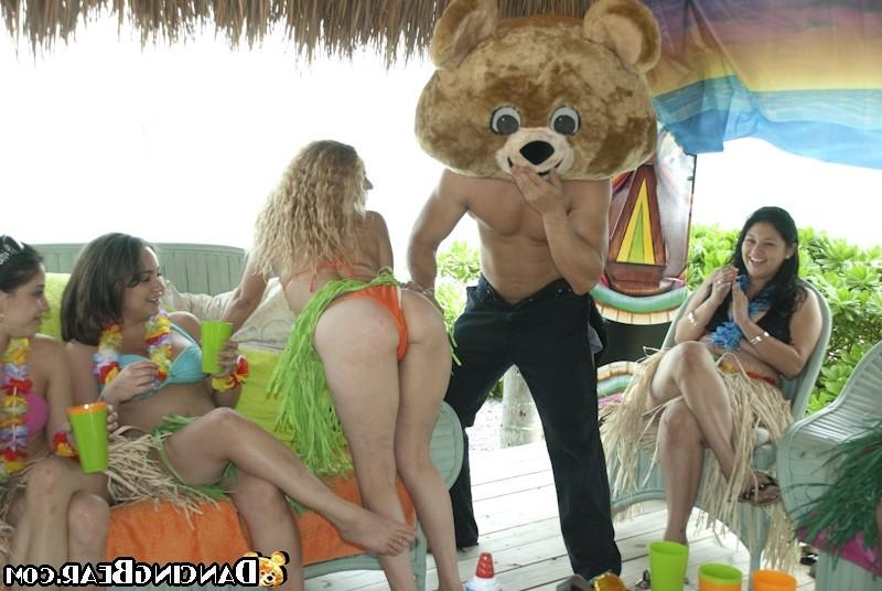 16P Crazy club babes getting penetrated by nasty dudes at party