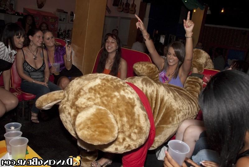 16P Naughty girls giving awesome blowjob on late hardcore party