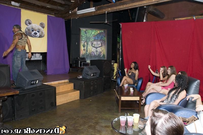 16P A lot of pretty girls getting gaped at hardcore club party