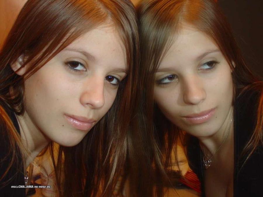16P Blonde angel-faced amateur girlfriend posing in sexy self-pics