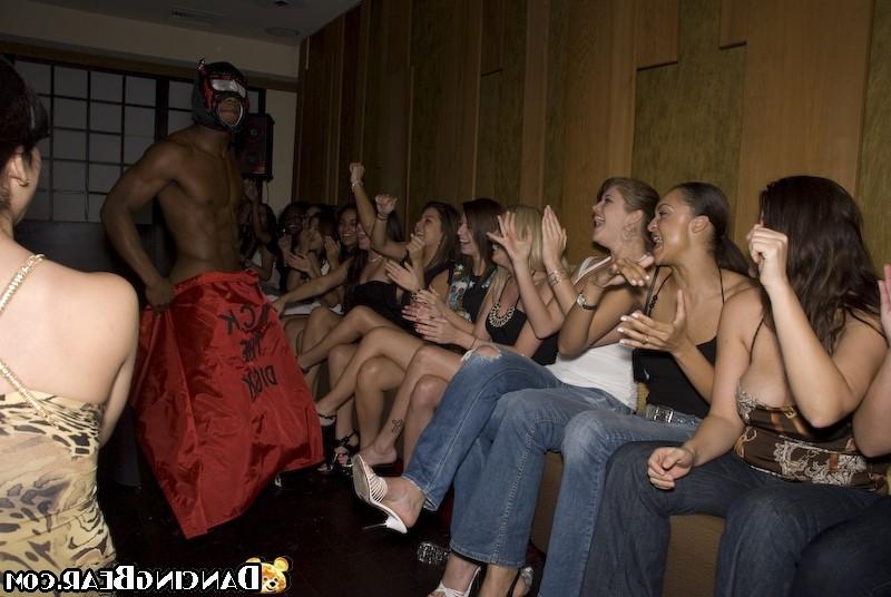 16P Many guys drilling and jizzing chicks at hardcore party