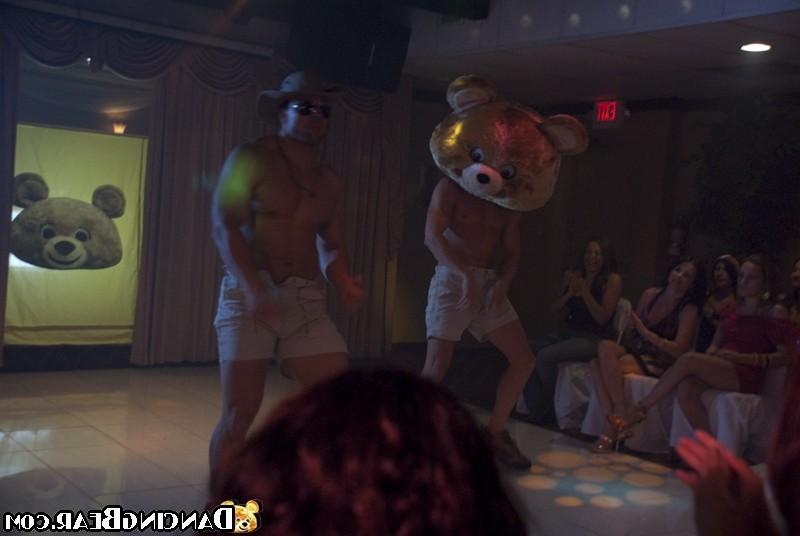 16P Muscular stripper seduce drunken girls on the hardcore party