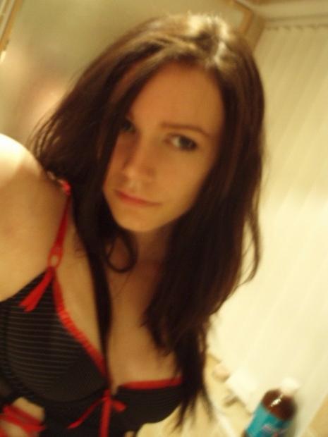 15P Amateur self shooting teens showing their bodies