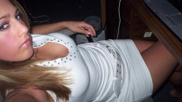 15P Amateur self shooting teens showing their bodies