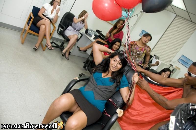 16P Naughty girls giving awesome blowjob on late hardcore party