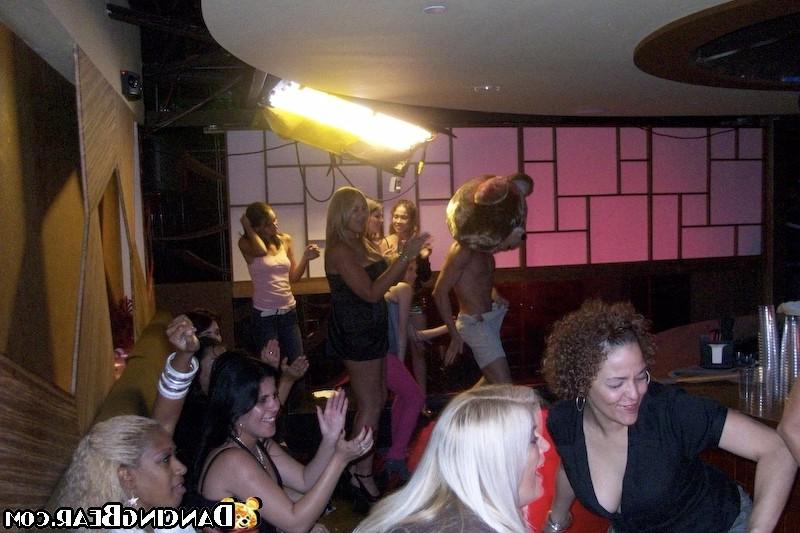 16P Horny male strippers with big cocks screwing chicks on party