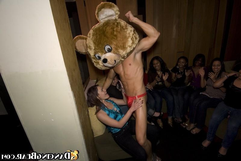 16P Naughty girls giving awesome blowjob on late hardcore party