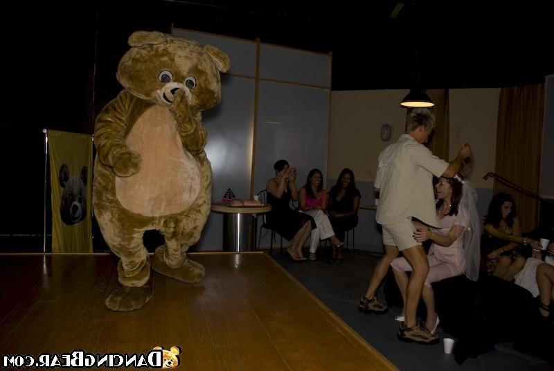 16P A lot of pretty girls getting gaped at hardcore club party