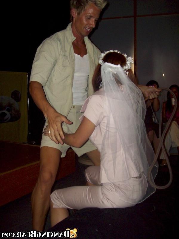 16P A lot of pretty girls getting gaped at hardcore club party