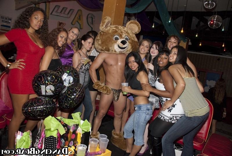 16P Horny male stripper with big cocks screwing chicksat home