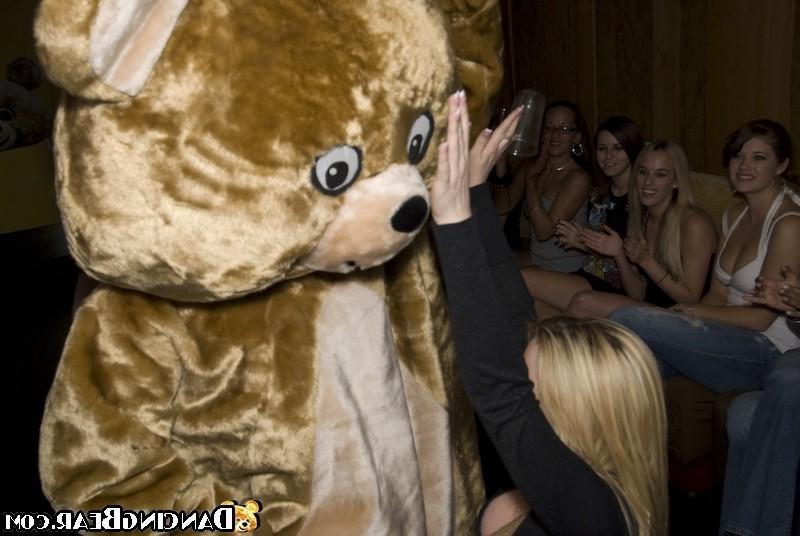 16P Naughty girls giving awesome blowjob on late hardcore party