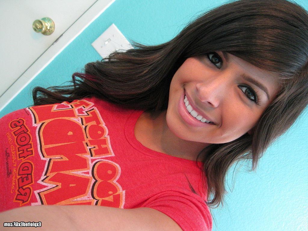 15P Busty brunette self shoting