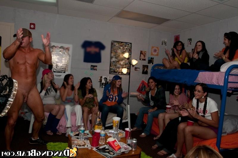 16P Horny male strippers with big cocks screwing chicks on party