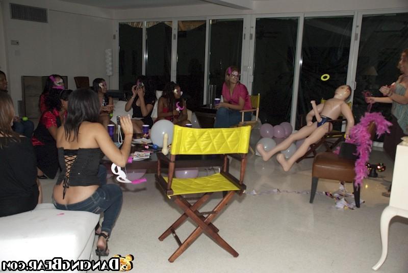 16P Handsome seducers drilling all chicks at hardcore party
