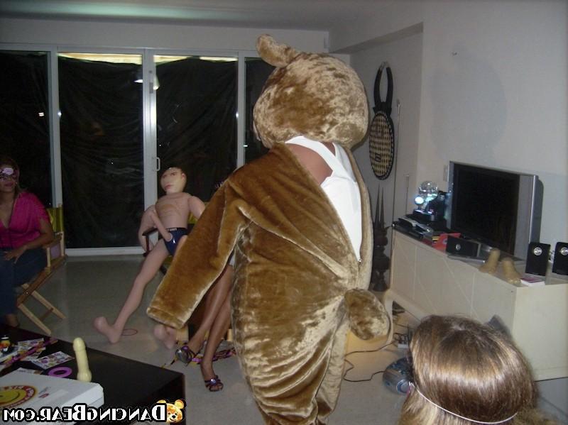 16P Handsome seducers drilling all chicks at hardcore party