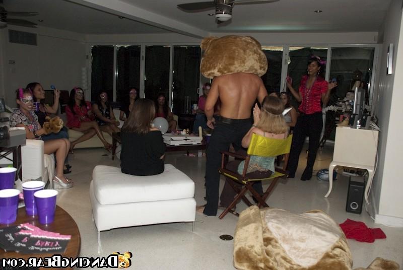 16P Handsome seducers drilling all chicks at hardcore party