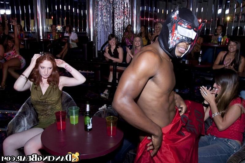 16P A lot of pretty girls getting gaped at hardcore club party