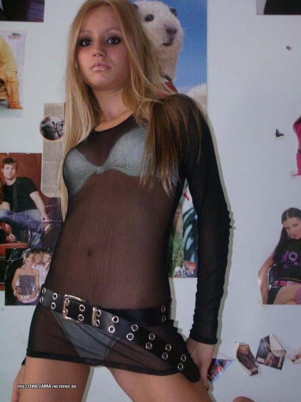 15P Compilation of an amateur slutty GF's sexy photos